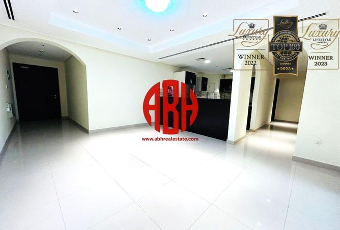 982066 - Property Image 2