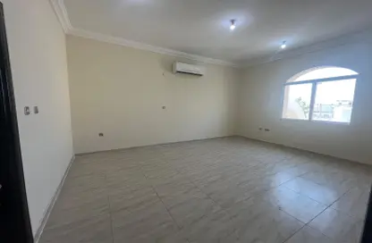 Villa - 5 Bedrooms - 4 Bathrooms for rent in Ain Khaled Villas - Ain Khaled - Doha