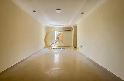 Apartment - 2 Bedrooms - 2 Bathrooms for rent in Thabit Bin Zaid Street - Al Mansoura - Doha