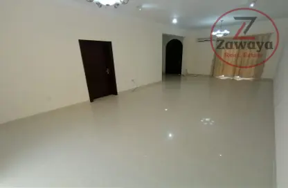 Empty Room image for: Villa - 4 Bedrooms - 3 Bathrooms for rent in OqbaBin Nafie Steet - Old Airport Road - Doha, Image 1