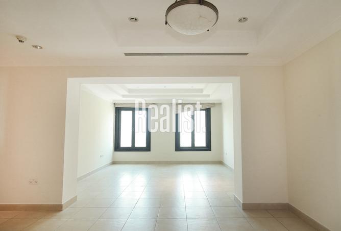 Apartment - 1 Bedroom - 2 Bathrooms for sale in East Porto Drive - Porto Arabia - The Pearl Island - Doha