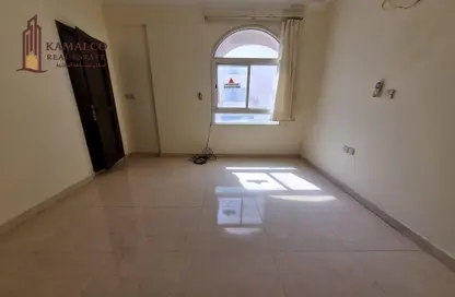 شقة - 2 غرف نوم - 3 حمامات للايجار في سلاطة - الدوحة