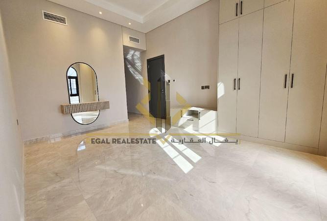 937867 - Property Image 2