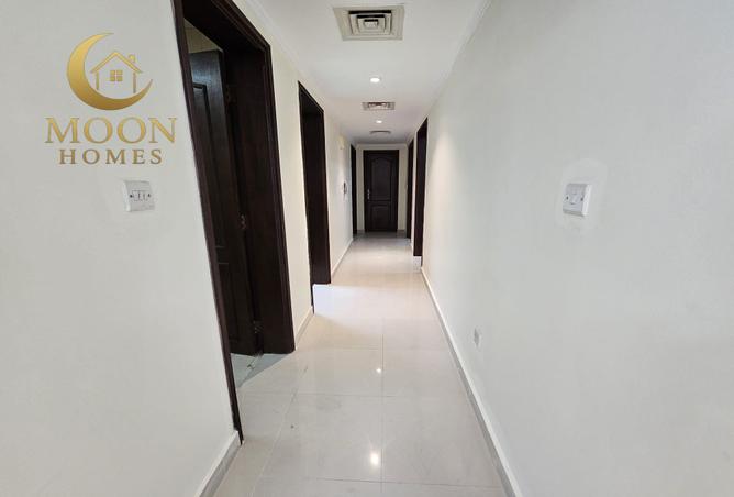 987230 - Property Image 3