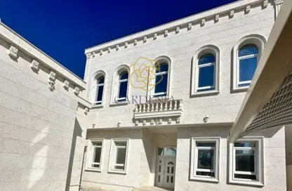 فيلا - 8 غرف نوم - 8 حمامات للبيع في منطقة مويثر - الريان - الدوحة