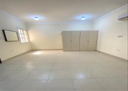 صورةغرفة فارغة لـ: شقة - 3 غرف نوم - 3 حمامات للكراء في العزيزية - العزيزية - الدوحة, صورة 1