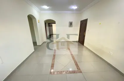 شقة - 2 غرف نوم - 2 حمامات للايجار في شارع المطار القديم - طريق المطار القديم - الدوحة