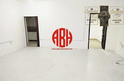 مجمع سكني - 2 غرف نوم - 1 حمام للايجار في سوق الغرافة - الغرافة - الدوحة