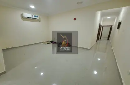 شقة - 2 غرف نوم - 2 حمامات للايجار في شارع المطار القديم - طريق المطار القديم - الدوحة