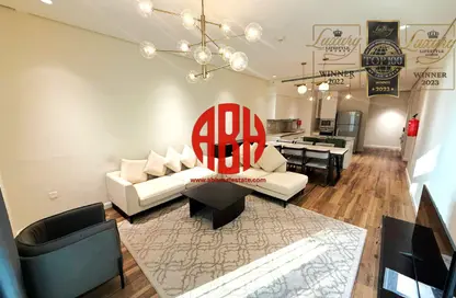 Apartment - 2 Bedrooms - 3 Bathrooms for rent in Floresta Gardens - Floresta Gardens - The Pearl Island - Doha