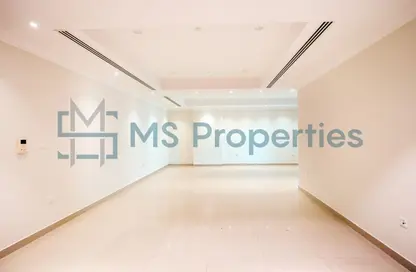 Apartment - 2 Bedrooms - 3 Bathrooms for rent in East Porto Drive - Porto Arabia - The Pearl Island - Doha