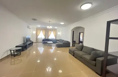 مجمع سكني - 6 غرف نوم - 6 حمامات للايجار في الوعب - الوعب - الدوحة