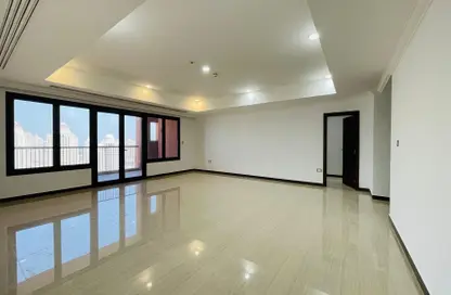 Apartment - 3 Bedrooms - 4 Bathrooms for rent in West Porto Drive - Porto Arabia - The Pearl Island - Doha