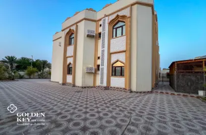 فيلا - 8 غرف نوم - 8 حمامات للبيع في الدفنة - الدفينة - الدوحة