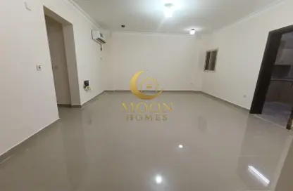 Apartment - 1 Bedroom - 2 Bathrooms for rent in Umm Ghuwailina - Doha