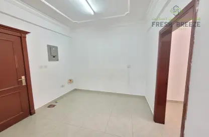 Apartment - 2 Bedrooms - 1 Bathroom for rent in Old Al Ghanim - Al Ghanim - Doha
