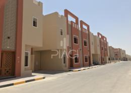 صورةمبنى خارجي لـ: فيلا - 5 غرف نوم - 4 حمامات للكراء في الخيصة - الخيصة - أم صلال محمد, صورة 1