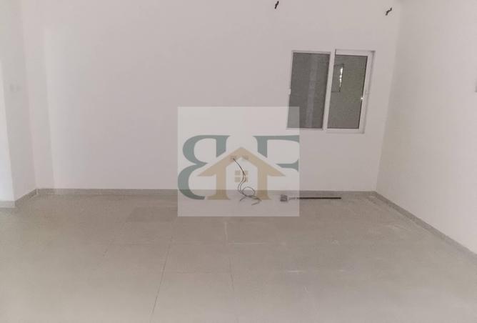 985193 - Property Image 3