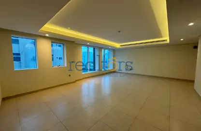 Apartment - 2 Bedrooms - 3 Bathrooms for rent in Ramada Commercial Building - Al Rawabi Street - Al Muntazah - Doha