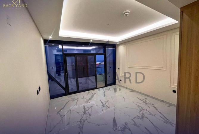 949145 - Property Image 2