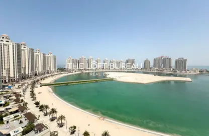 شقة - 2 غرف نوم - 4 حمامات للايجار في فيفا بحرية - جزيرة اللؤلؤة - الدوحة