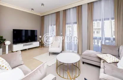 Living Room image for: Apartment - 1 Bedroom - 2 Bathrooms for sale in Gondola - Qanat Quartier - The Pearl Island - Doha, Image 1