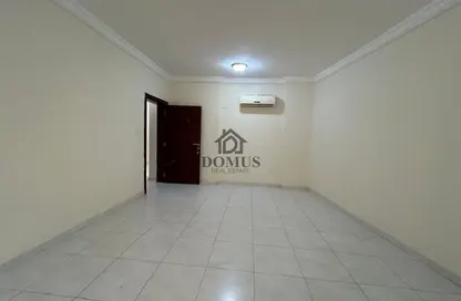 Apartment - 3 Bedrooms - 3 Bathrooms for rent in Thabit Bin Zaid Street - Al Mansoura - Doha