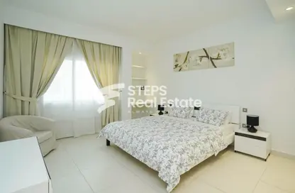 مجمع سكني - 5 غرف نوم - 6 حمامات للايجار في 3 لي روز - الوعب - الدوحة