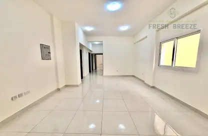 Empty Room image for: Apartment - 2 Bedrooms - 2 Bathrooms for rent in Umm Ghuwailina - Doha, Image 1