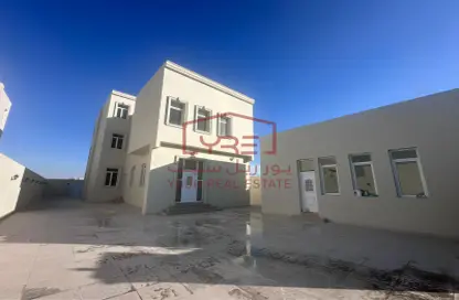 فيلا - 7 غرف نوم - 8 حمامات للبيع في شارع ام السنيم - عين خالد - الدوحة