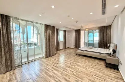 Apartment - 2 Bedrooms - 4 Bathrooms for rent in Viva West - Viva Bahriyah - The Pearl Island - Doha