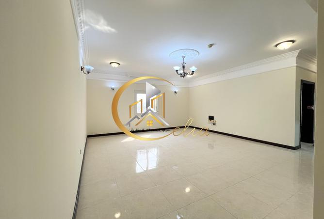 978908 - Property Image 2