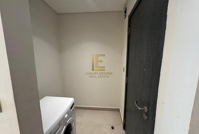 988303 - Property Image 3