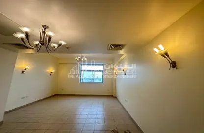 شقة - غرفة نوم - 1 حمام للايجار في بلوك 6 أركان - بروة الشارع التجاري - أم السنيم - الدوحة