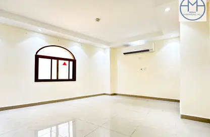 شقة - غرفة نوم - 1 حمام للايجار في ام غوالينا تجارية - ام غويلينا - أم غويلينا - الدوحة