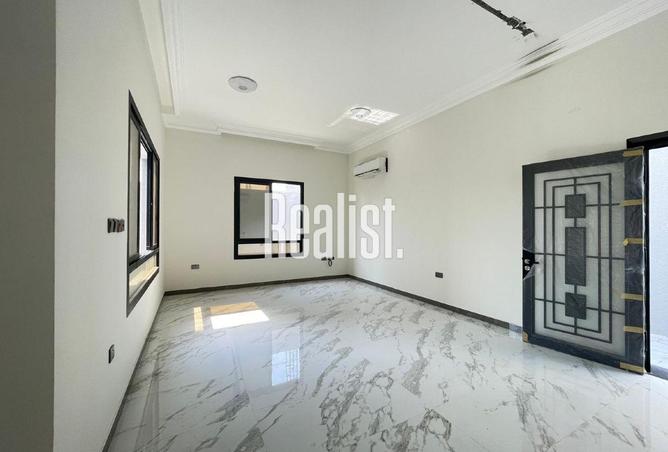 952060 - Property Image 2