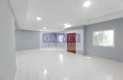 مجمع سكني - 4 غرف نوم - 3 حمامات للايجار في شمال مويثر - منطقة مويثر - الدوحة