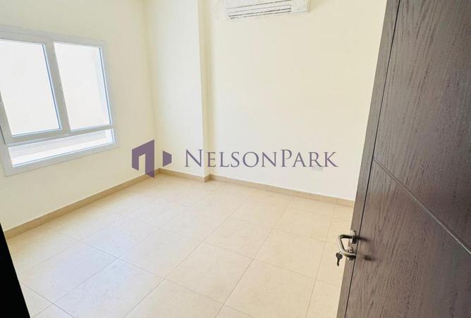 932589 - Property Image 3