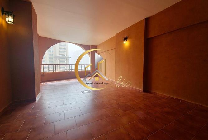 915371 - Property Image 2