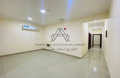 شقة - 2 غرف نوم - 2 حمامات للايجار في شارع المطار القديم - طريق المطار القديم - الدوحة