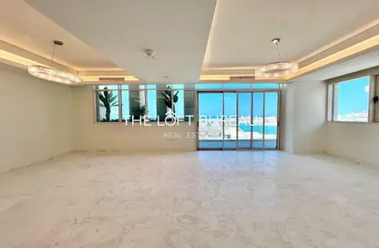 Duplex - 4 Bedrooms - 5 Bathrooms for sale in Gewan Island - The Pearl Island - Doha