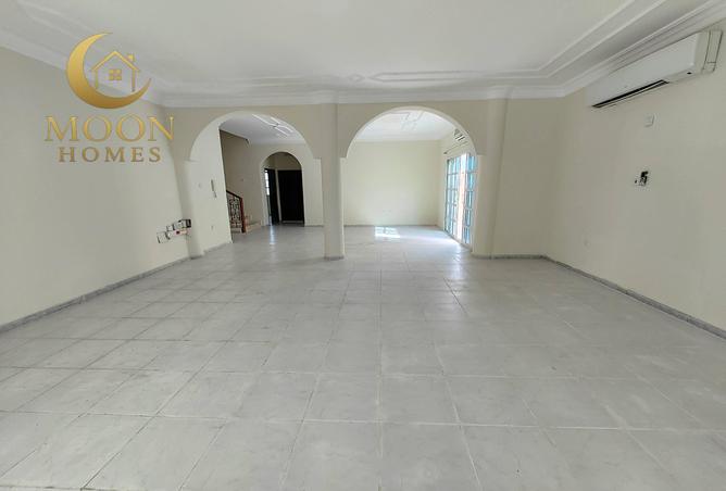 987228 - Property Image 3