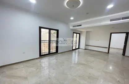Compound - 4 Bedrooms - 5 Bathrooms for rent in Mamoura 18 - Al Maamoura - Doha