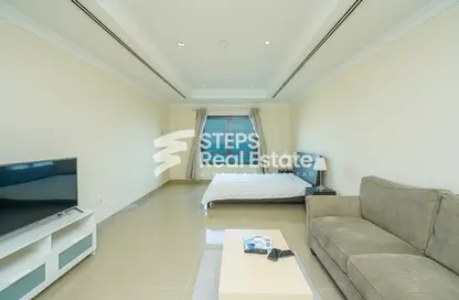 Living Room image for: Apartment - 1 Bathroom for sale in West Porto Drive - Porto Arabia - The Pearl Island - Doha, Image 1