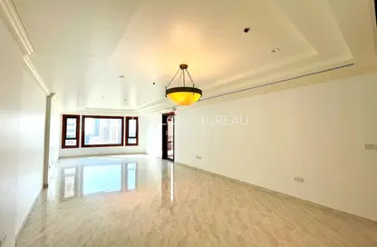 Apartment - 2 Bedrooms - 3 Bathrooms for rent in West Porto Drive - Porto Arabia - The Pearl Island - Doha