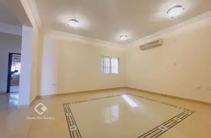 مجمع سكني - 5 غرف نوم - 5 حمامات للايجار في الدحيل - الدحيل - الدوحة