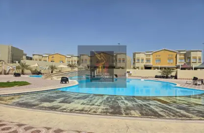 مجمع سكني - 4 غرف نوم - 3 حمامات للايجار في سوق الغرافة - الغرافة - الدوحة