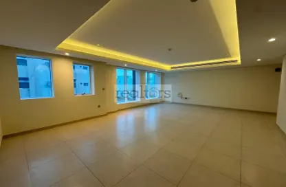 Apartment - 3 Bedrooms - 3 Bathrooms for rent in Building 12 - Abu Umama Street - Al Muntazah - Doha
