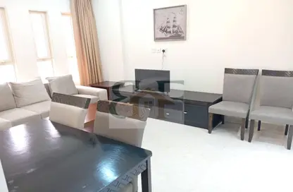 شقة - 2 غرف نوم - 3 حمامات للايجار في المنتزه - الدوحة