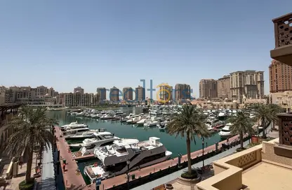 تاون هاوس - 2 غرف نوم - 3 حمامات للبيع في طريق بورتو الشرقي - بورتو أرابيا - جزيرة اللؤلؤة - الدوحة